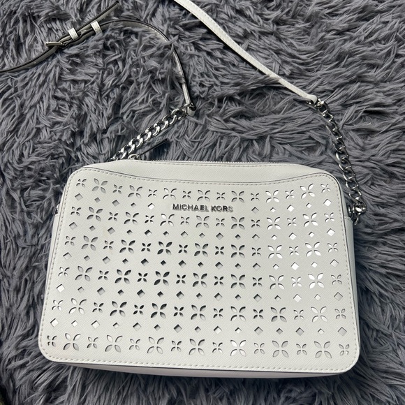 ⭐️Michael Kors White Crossbody Bag with Silver Hardware - Picture 1 of 10